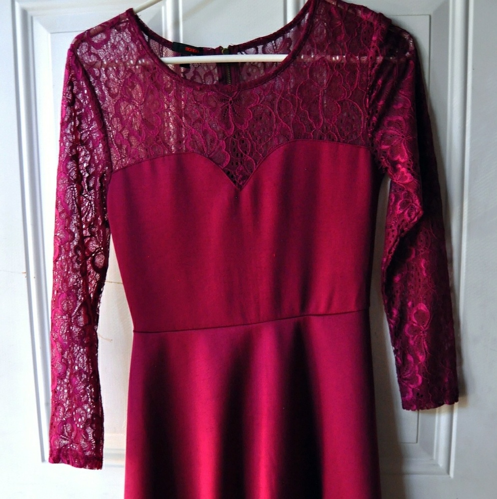 Maroon mid sleeve dress